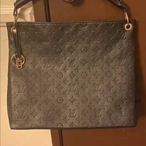 Large black tote, LV. None authentic!
